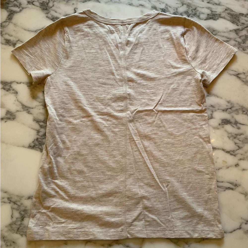 NWT J.Crew Short Sleeve Girlfriend Tee Heather Cream Sz S Small Hole Sleeve Seam - Picture 6 of 6